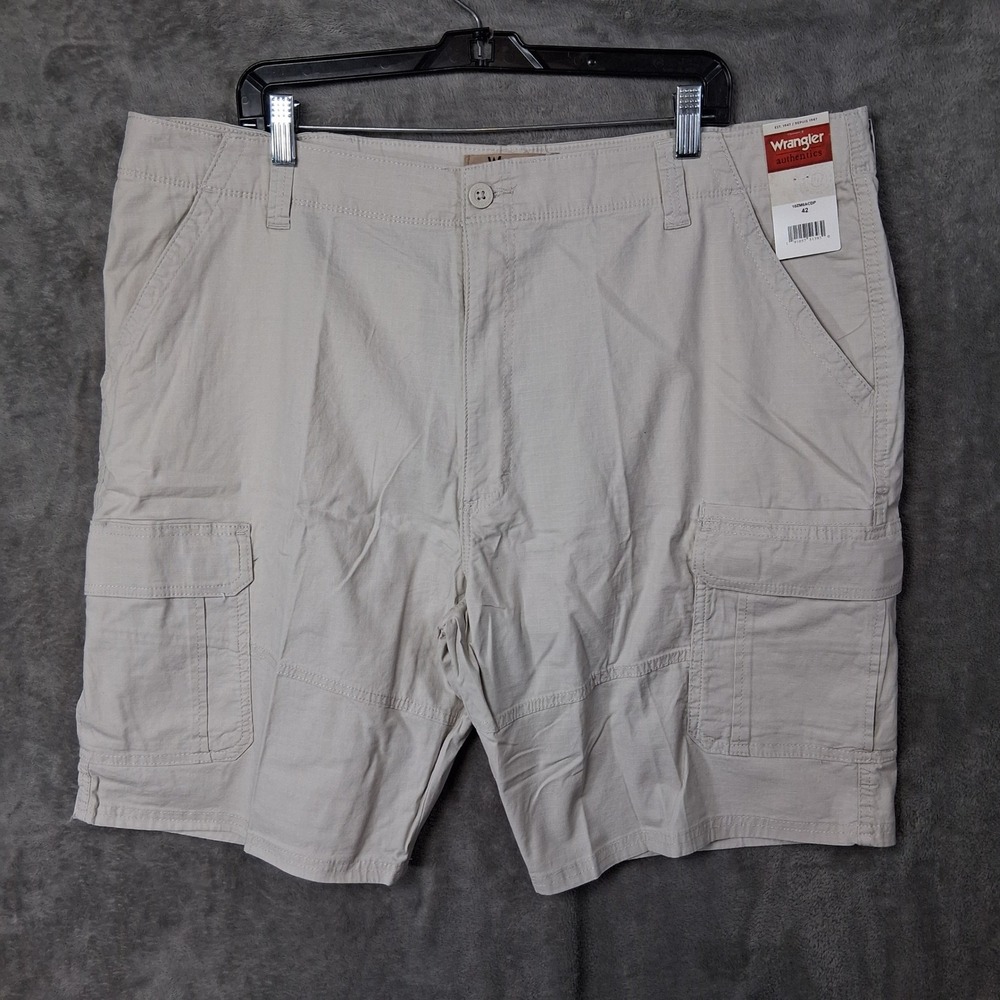 NWT Wrangler Ripstop Cargo Shorts Men's Size 42 Beige Casual‎ Workwear